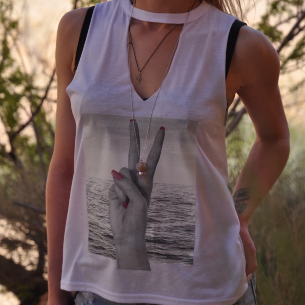 Women’s Flowy Cut-Neck Tank “PEACE”